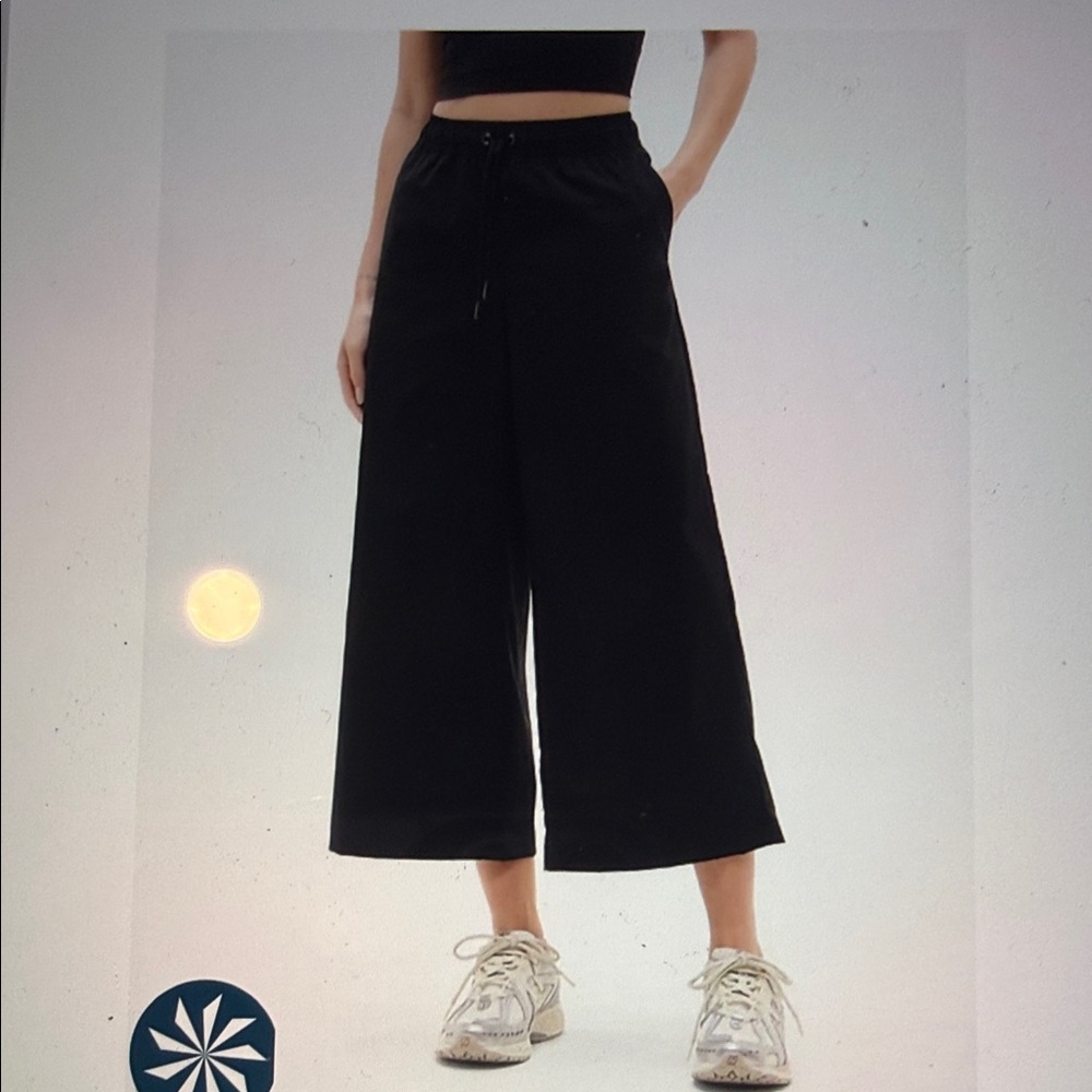 Athleta Mid Rise Crop Poplin Black Wide-Leg Pant - Med Tall - Picture 7 of 7